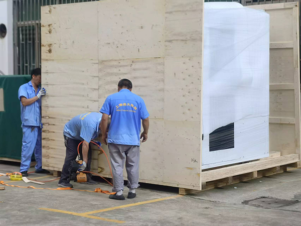 包裝木箱的頂蓋設(shè)計(jì)是整個(gè)包裝中較為重要的組成部分